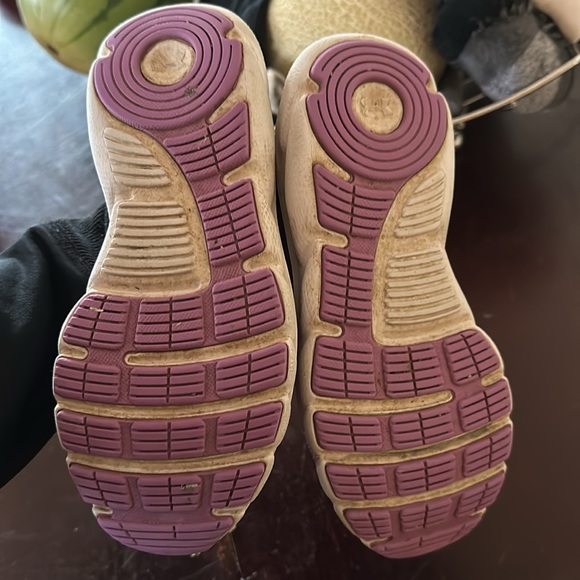 Girls under armour shoes - Picture 6 of 6